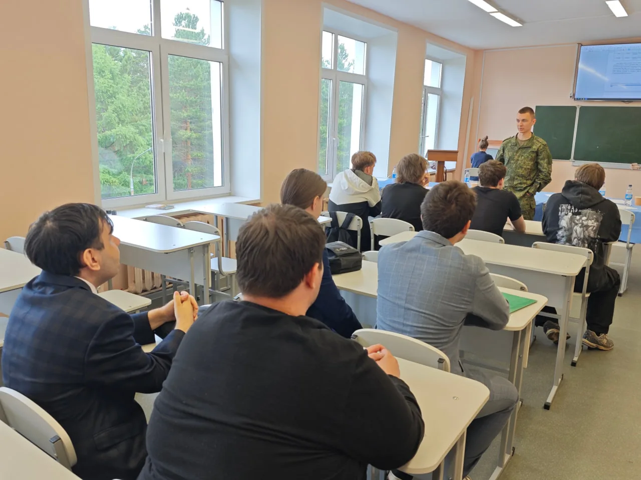 В Братском государственном университете состоялась встреча студентов-выпускников с представителем 12