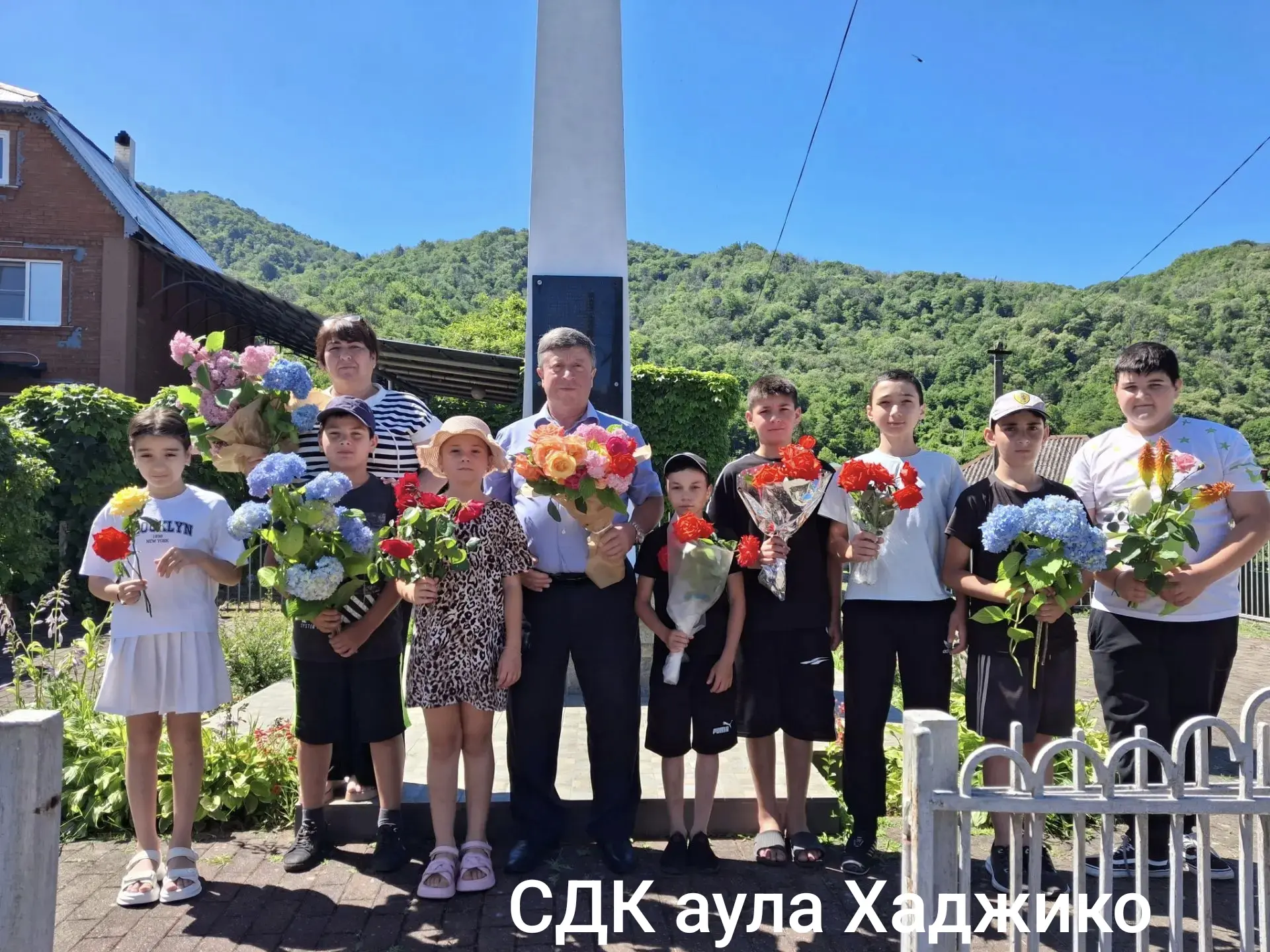 🕯 Память, объединяющая поколения

В клубных учреждениях Лазаревского Центра национальных культур пр