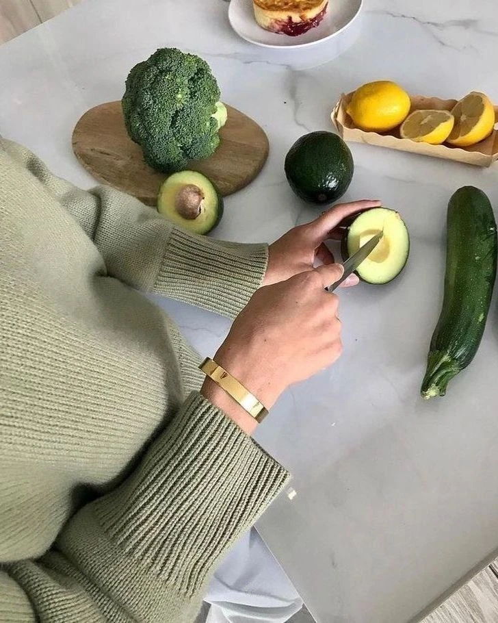 10 продуктов, которые могут помочь поддерживать женскую молодость и здоровье: