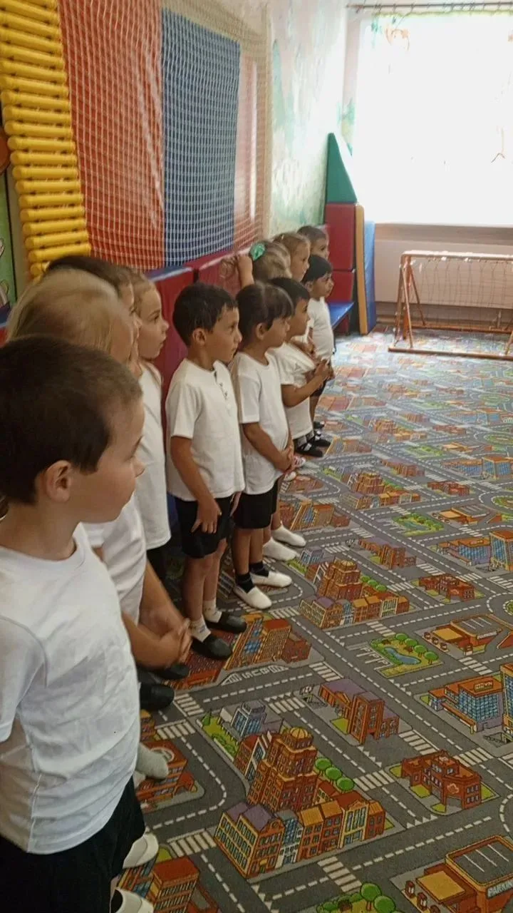 В старшей группе «Горница» прошел спортивный праздник в честь дня рождения Чебурашки, к...