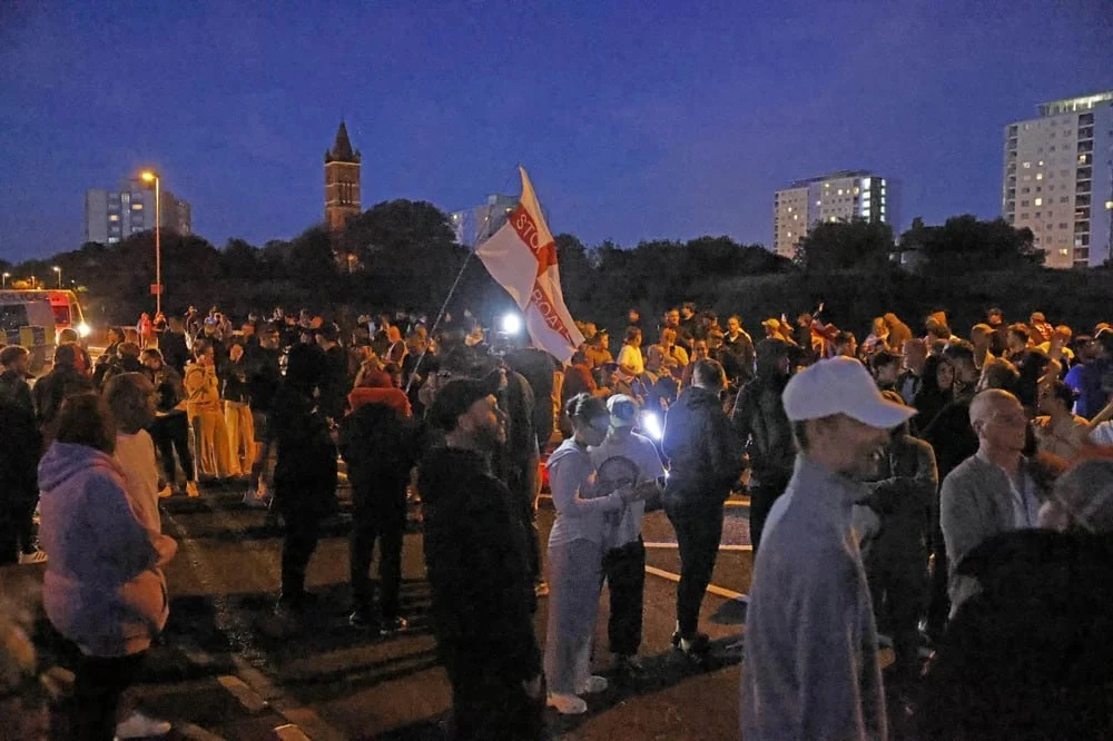 Новая волна анти-мигрантских протестов прошла в Великобритании