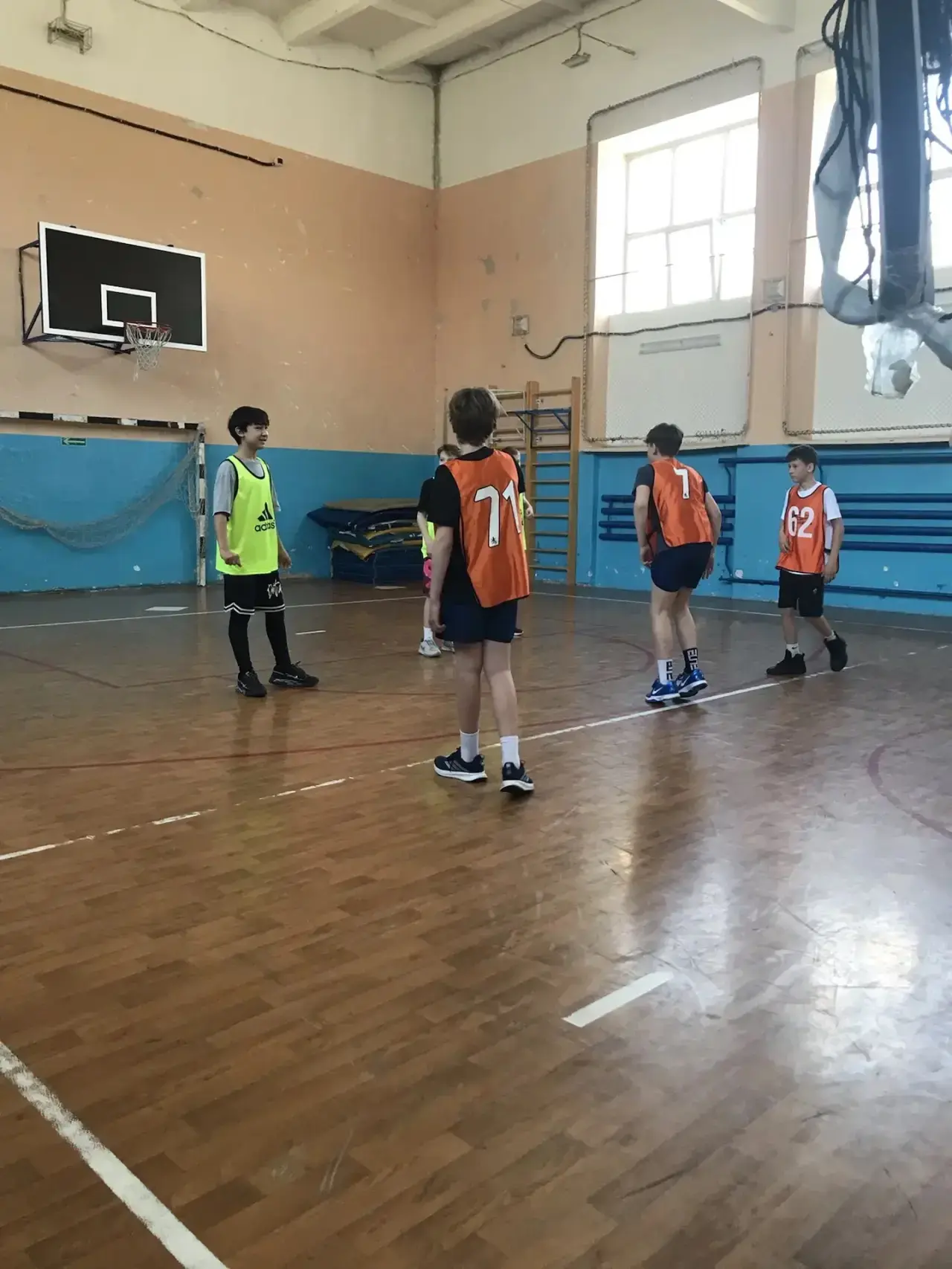 Сегодня команды девушек и юношей 6 классов завершили президентские спортивные игры школьного этапа п
