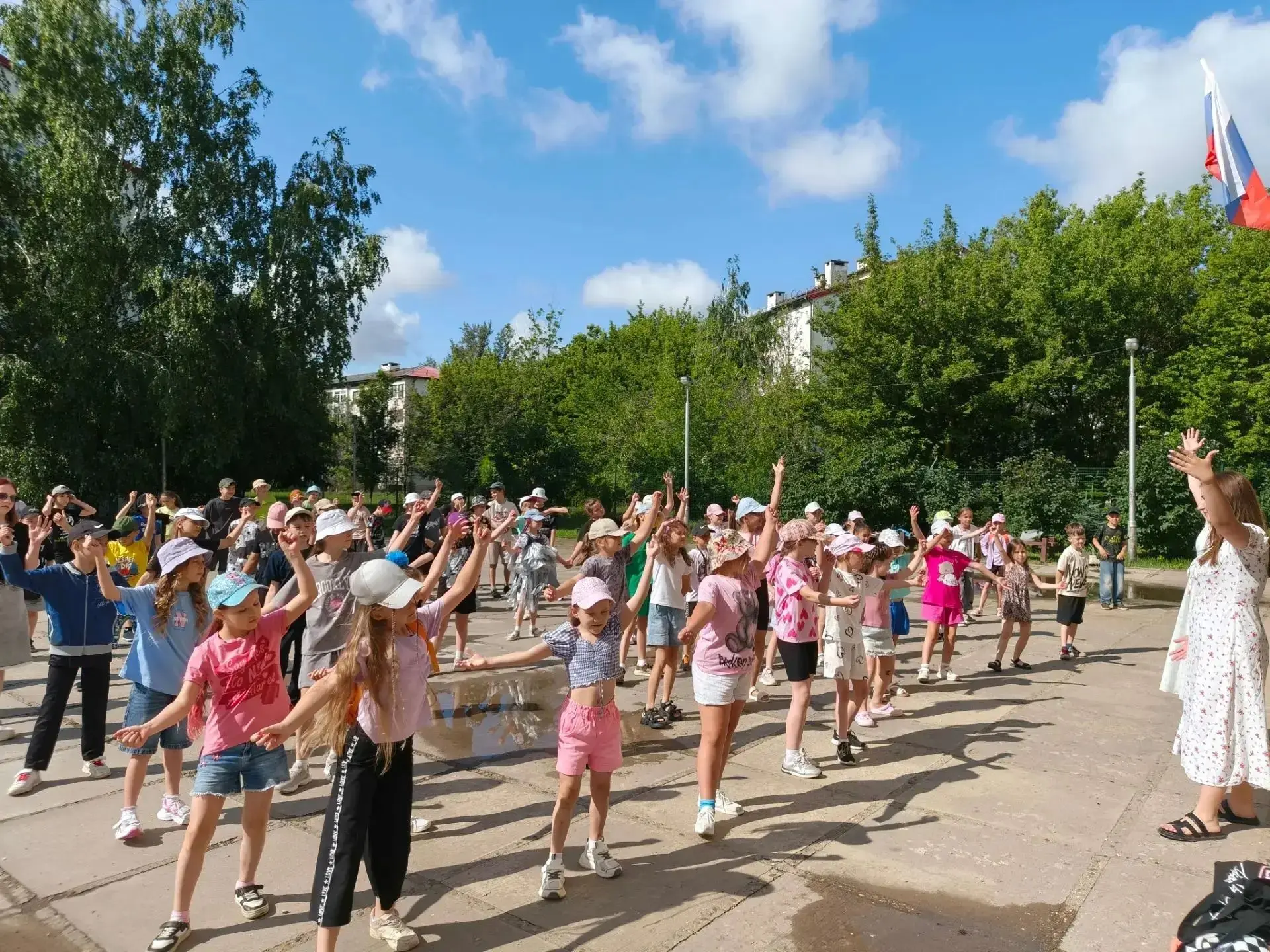 Сегодняшний день в лагере начался с бодрой зарядки и сытного завтрака🏋️‍♂️🍳, после чего ребята оку