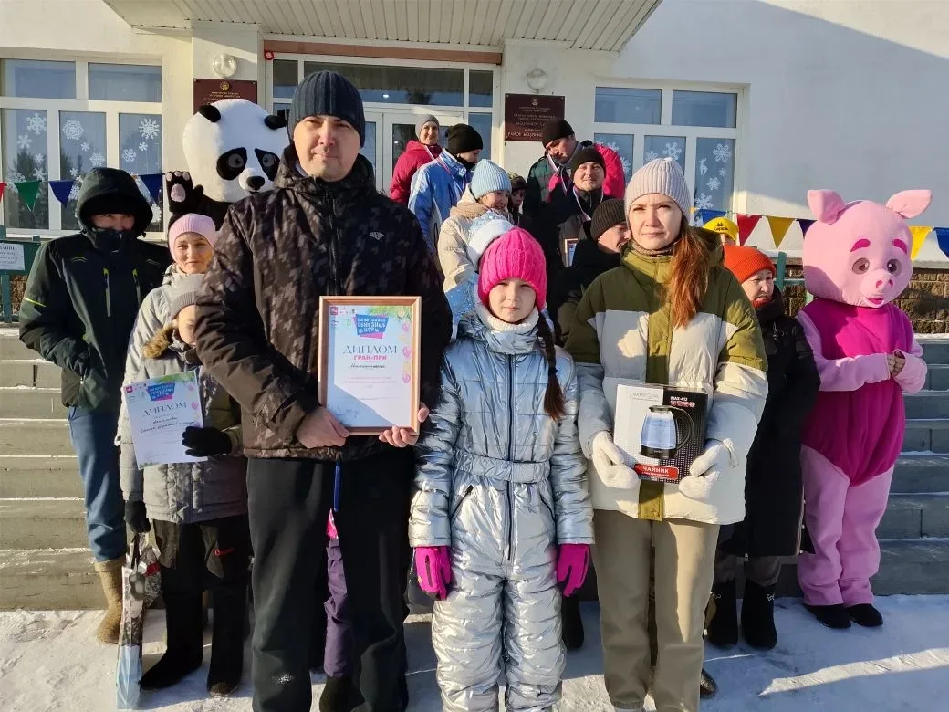 "НОВОГОДНИЕ СЕМЕЙНЫЕ ИГРЫ- 2026"
🎄На площади Районного дома культуры с. Малояз прошел муниципальный