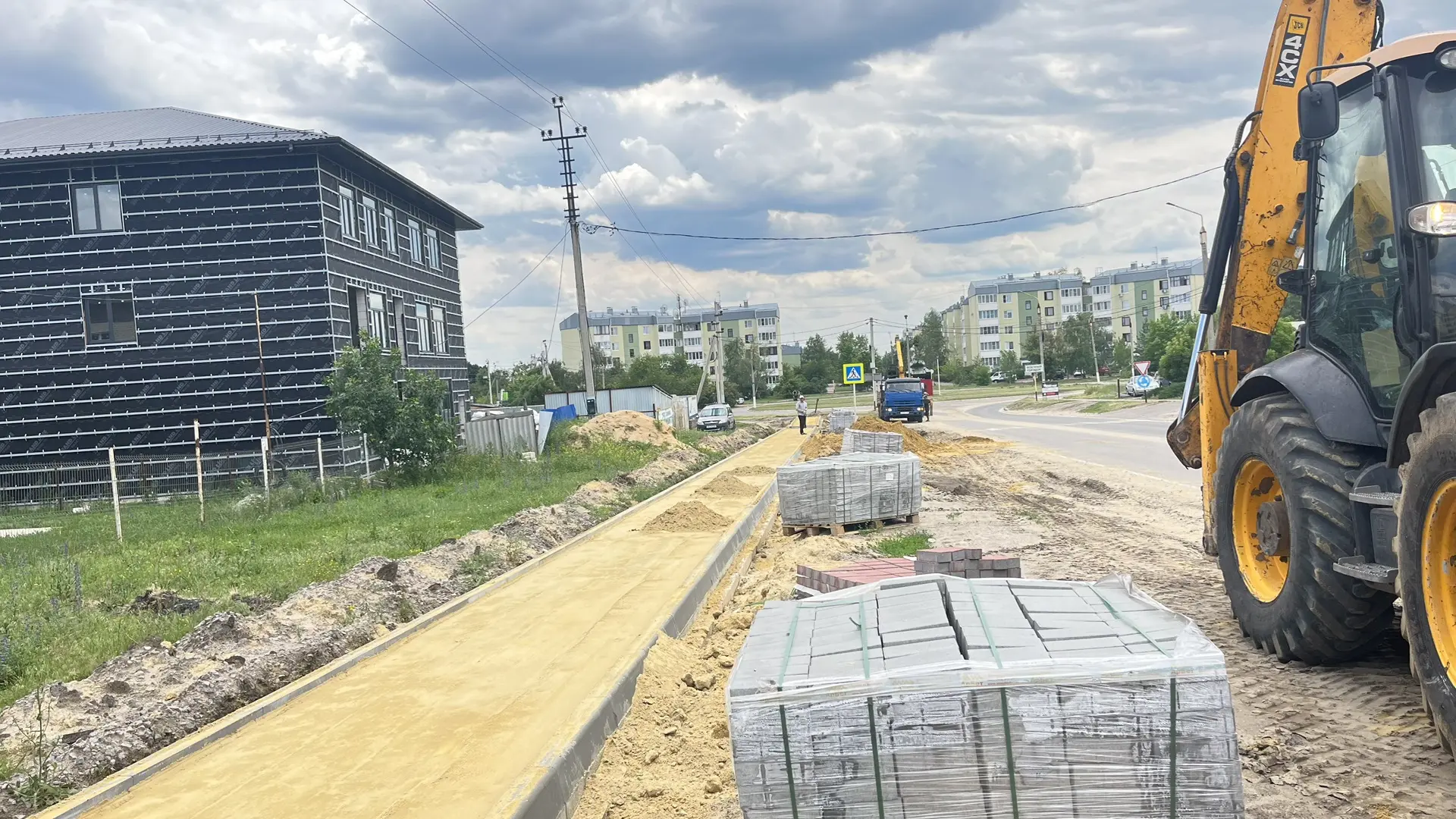 Работы на улице Танкистов.
Обустройство тротуара🪏