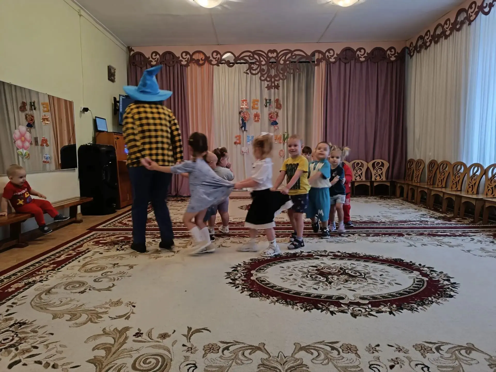 Сегодня в младших группах прошёл весёлый и яркий День знаний! 🎉