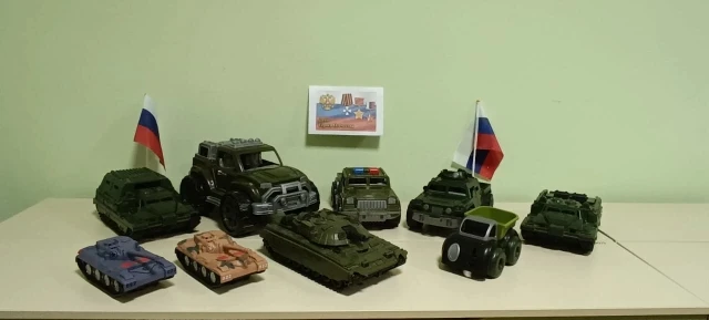 Играют дети всей земли в войну,