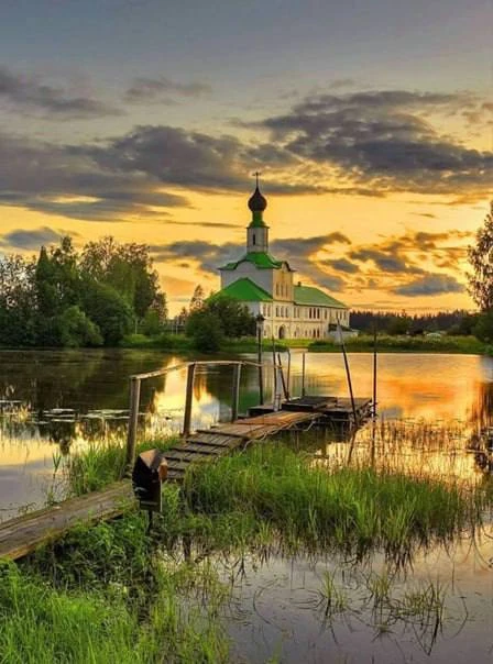 ☘️Предайте все в руки Божьи и не беспокойтесь о будущем.
Что будет полезно вам и спасительно, то Гос