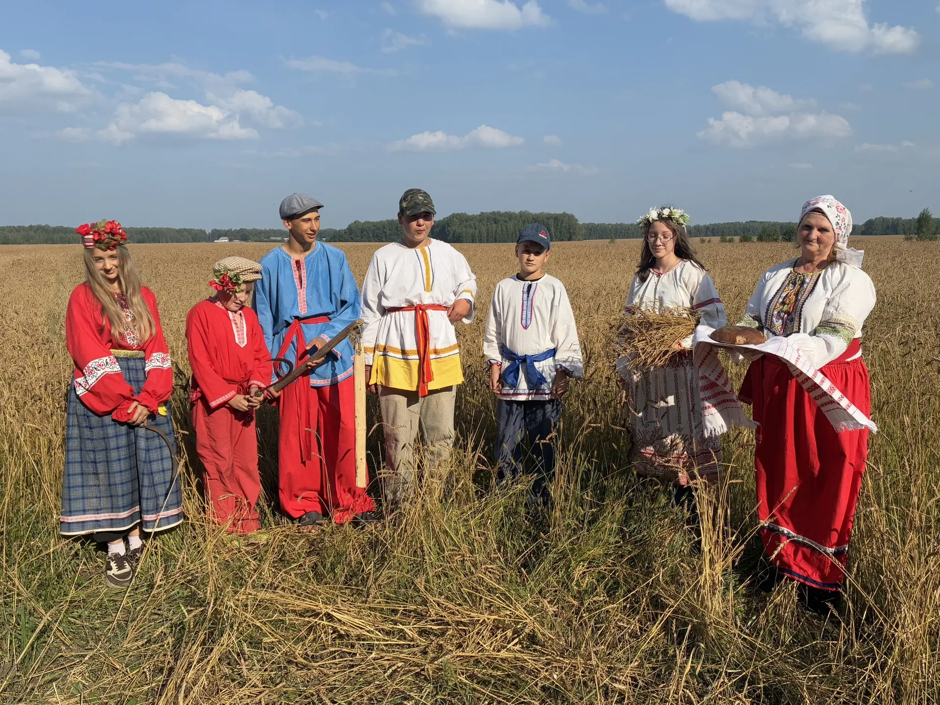 День в поле с народными традициями🌾