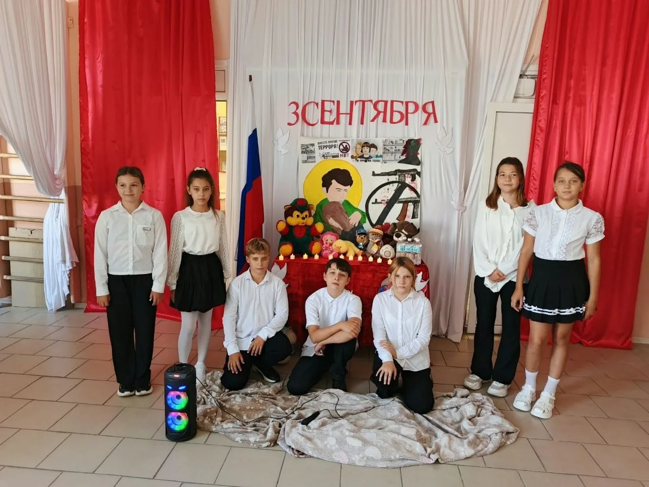 Сегодня в нашей школе прошла линейка памяти, посвященная "Дню солидарности в борьбе с т...