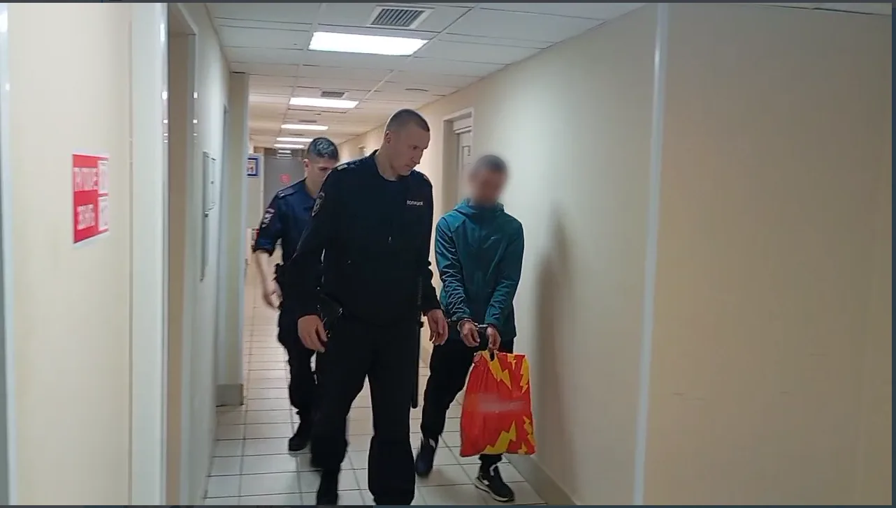 Костромские полицейские задержали пособника мошенников, который забрал 1,3 миллиона у семьи пенсионе
