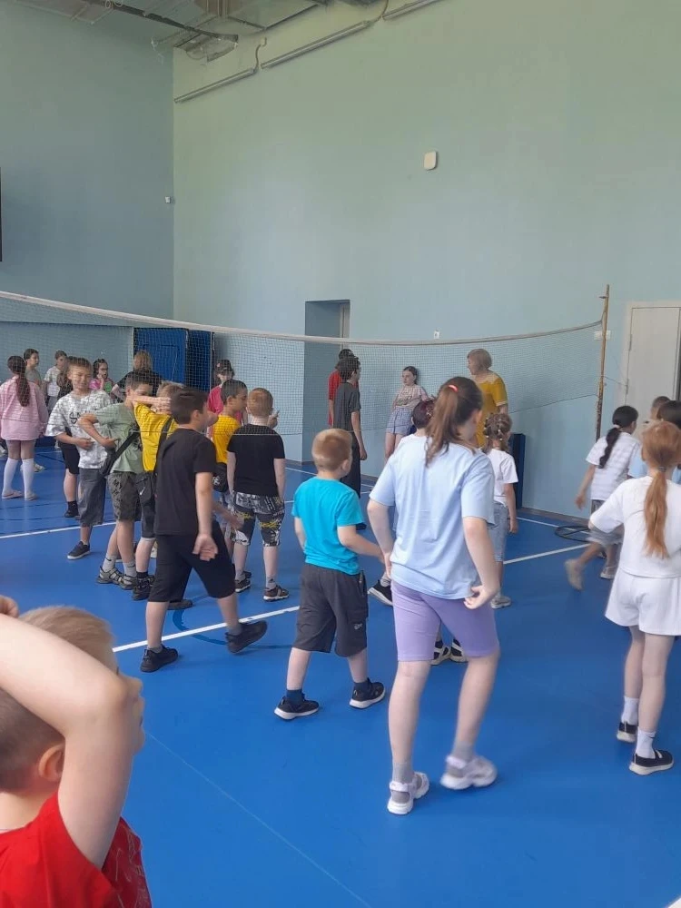Новый день в пришкольном лагере: мастерство и спорт☀️
Утро наших ребят традиционно началось с бодрящ