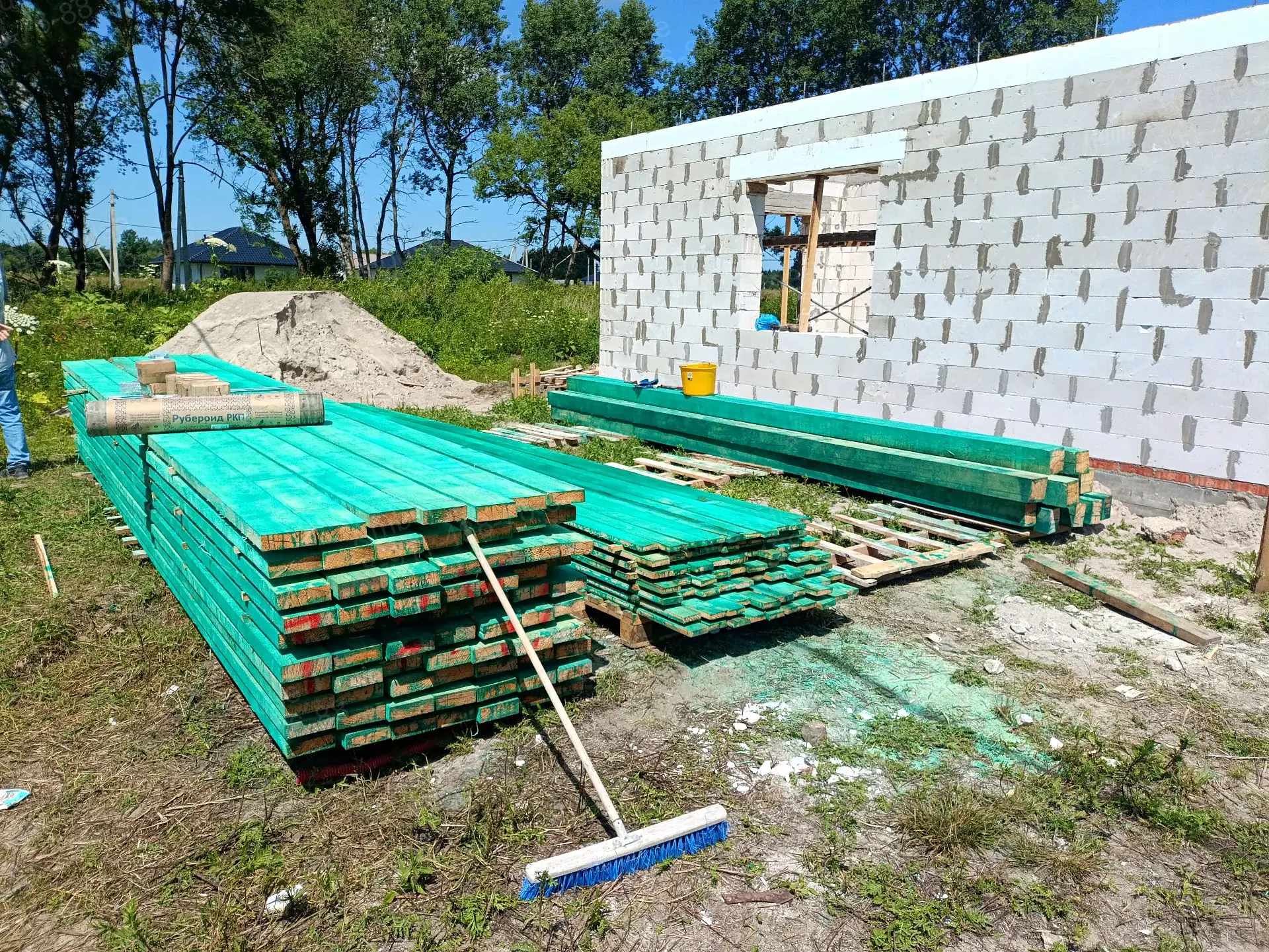 Дом 81м² в пос. Авангардное, начинаем строительство кровли по проекту "Лаконичность Амб...
