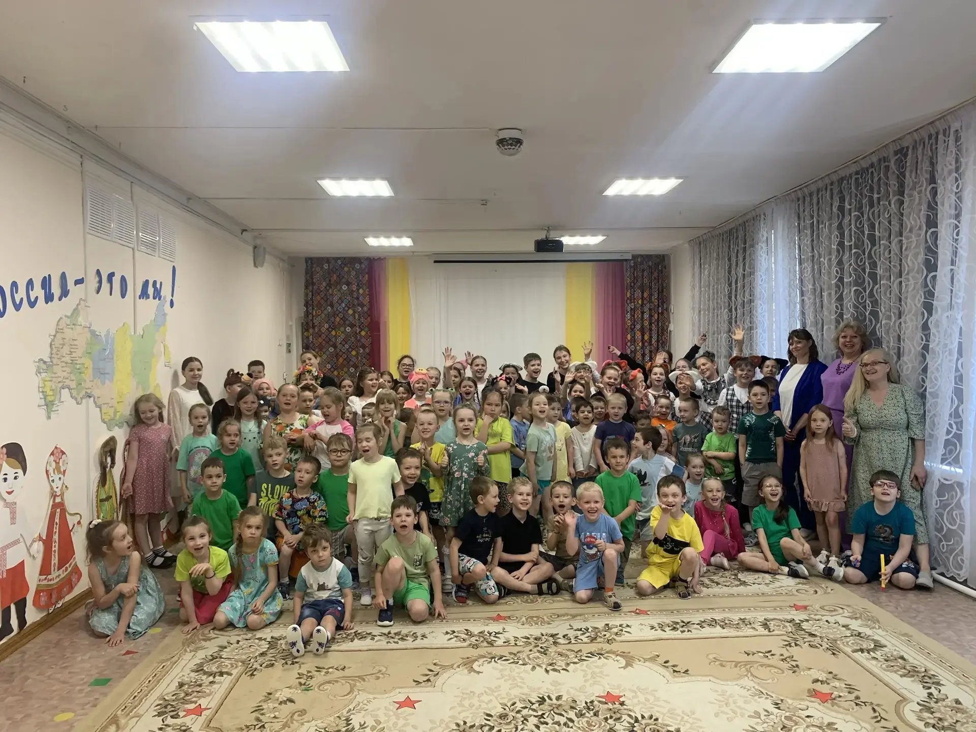 🎶 Искусство объединяет! 🎨

Сегодня в детских садах №20 и №17 села Патруши прошёл гастрольный тур у