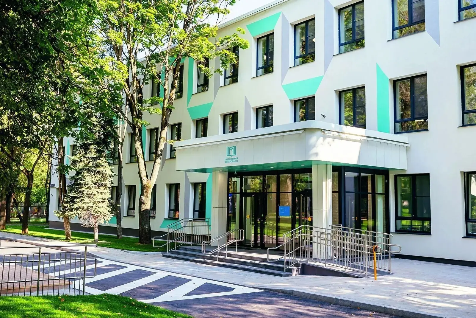 Здания образовательных учреждений в ЗАО обновили в рамках программы «Моя школа»