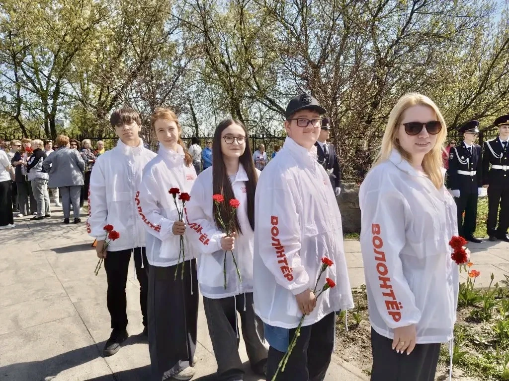 Красная гвоздика  Знак памяти о героях Великой Отечественной войны, символ уважения и преклонения пе