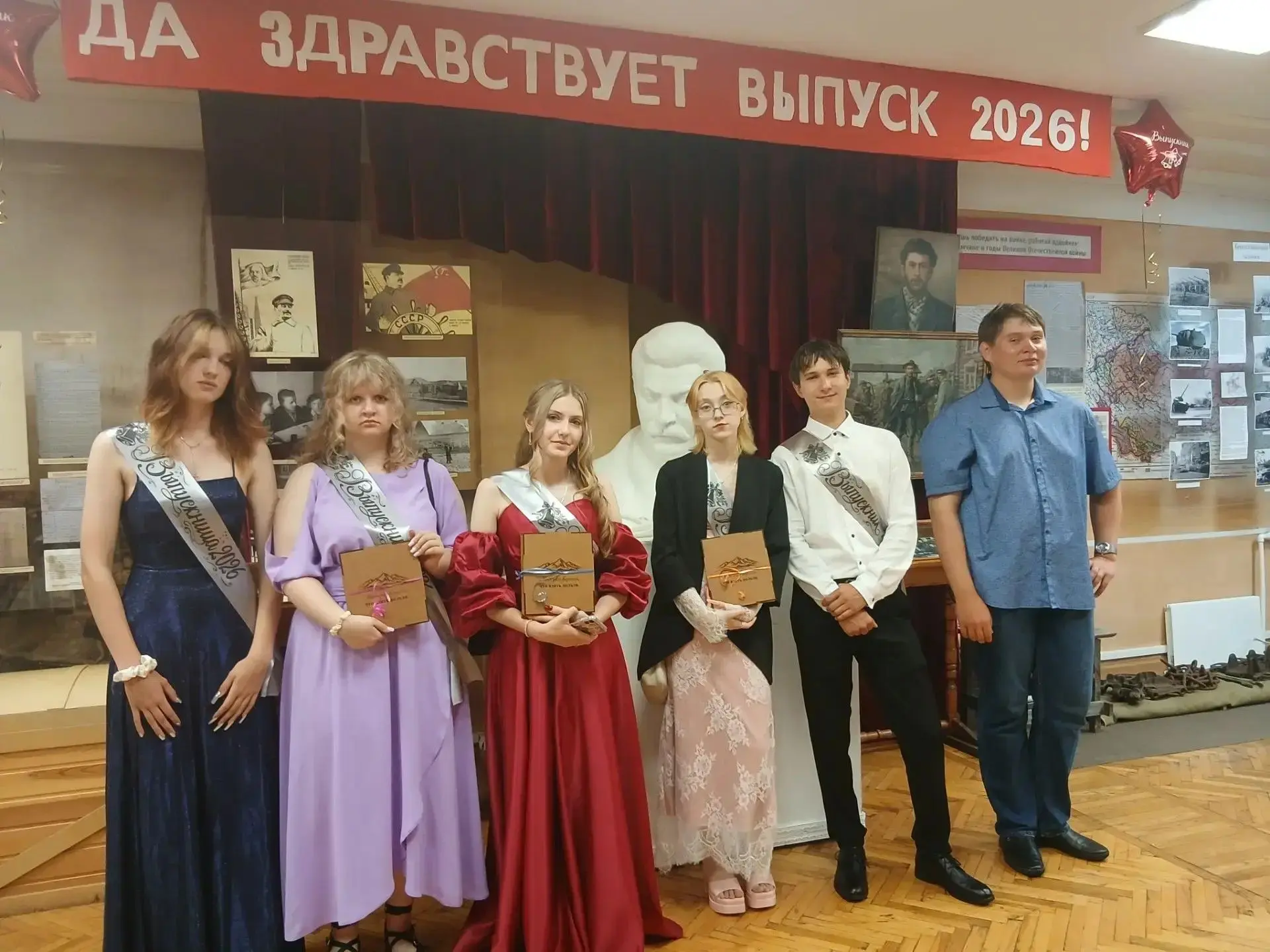 Как быстро летит время! Кажется, ещё вчера — садик, а уже — выпускной! 🎓