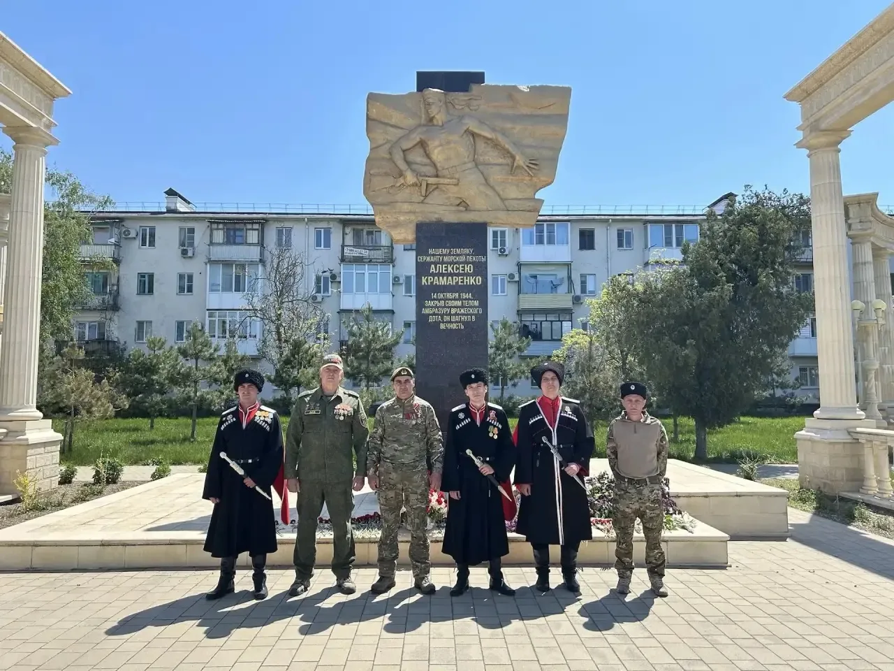 Участники специальной военной операции и Парада в Москве почтили память погибших героев -земляков и 