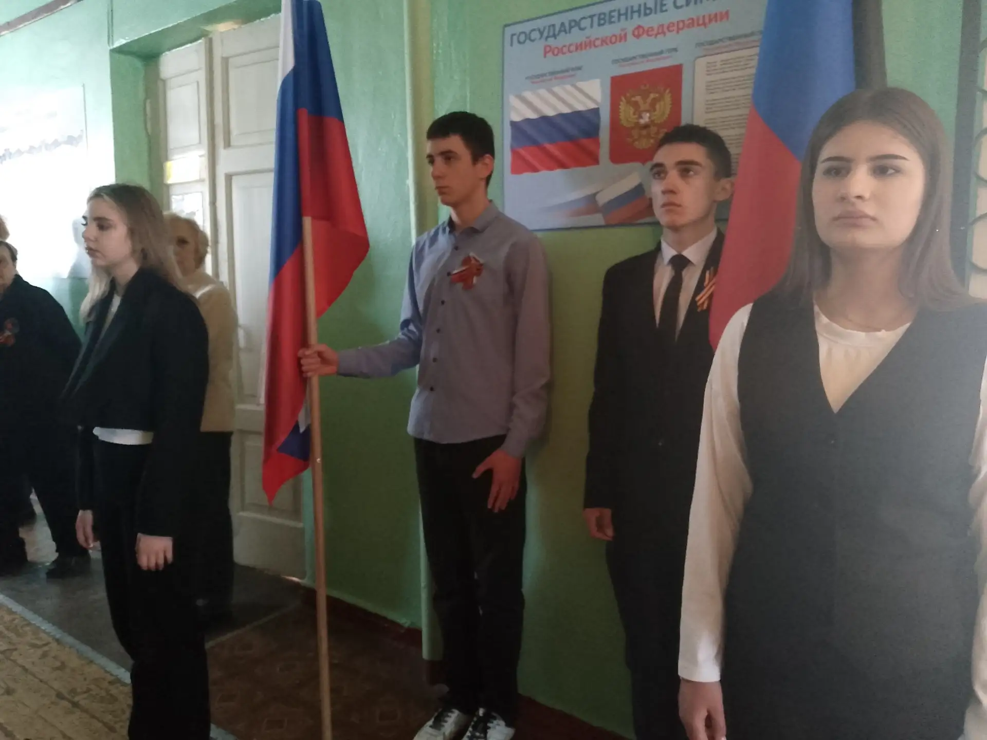 4 мая в ГБОУ "СШ №4 Г.О.МАКЕЕВКА" состоялась еженедельная торжественная линейка. Учащие...