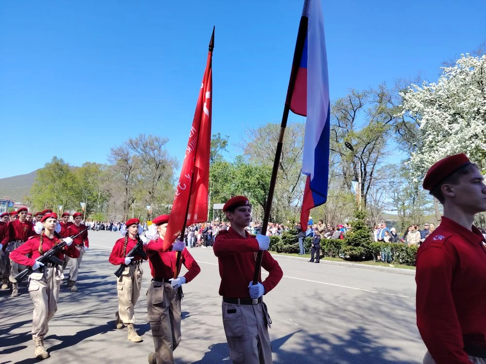 ПАРАД ПОБЕДЫ ✨🇷🇺🎗️   ✨🇷🇺🎗️ На городской площади нашего города прошёл Парад в честь 81‑летия Победы. 