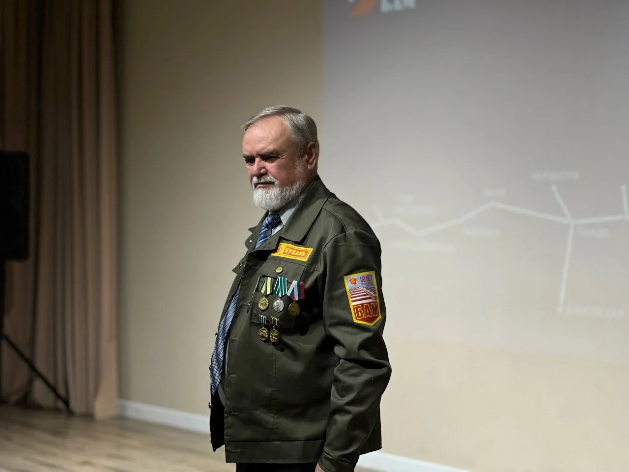 ⚡️ Сегодня в Доме Молодежи прошла встреча с участниками строительства Байкало-Амурской магистрали. 💙