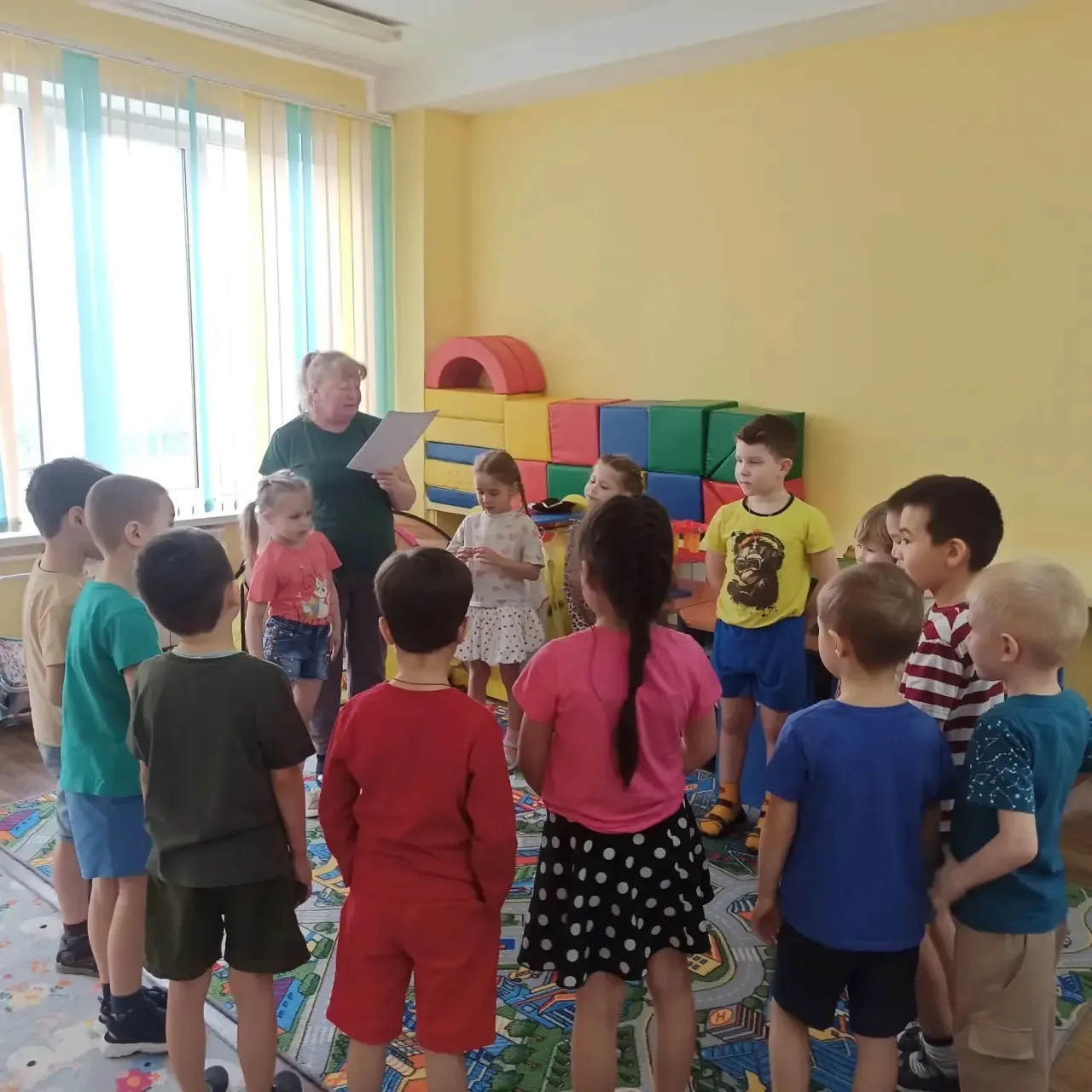 В нашей группе «Рябинка» прошла викторина по правилам дорожного движения. Мероприятие б...