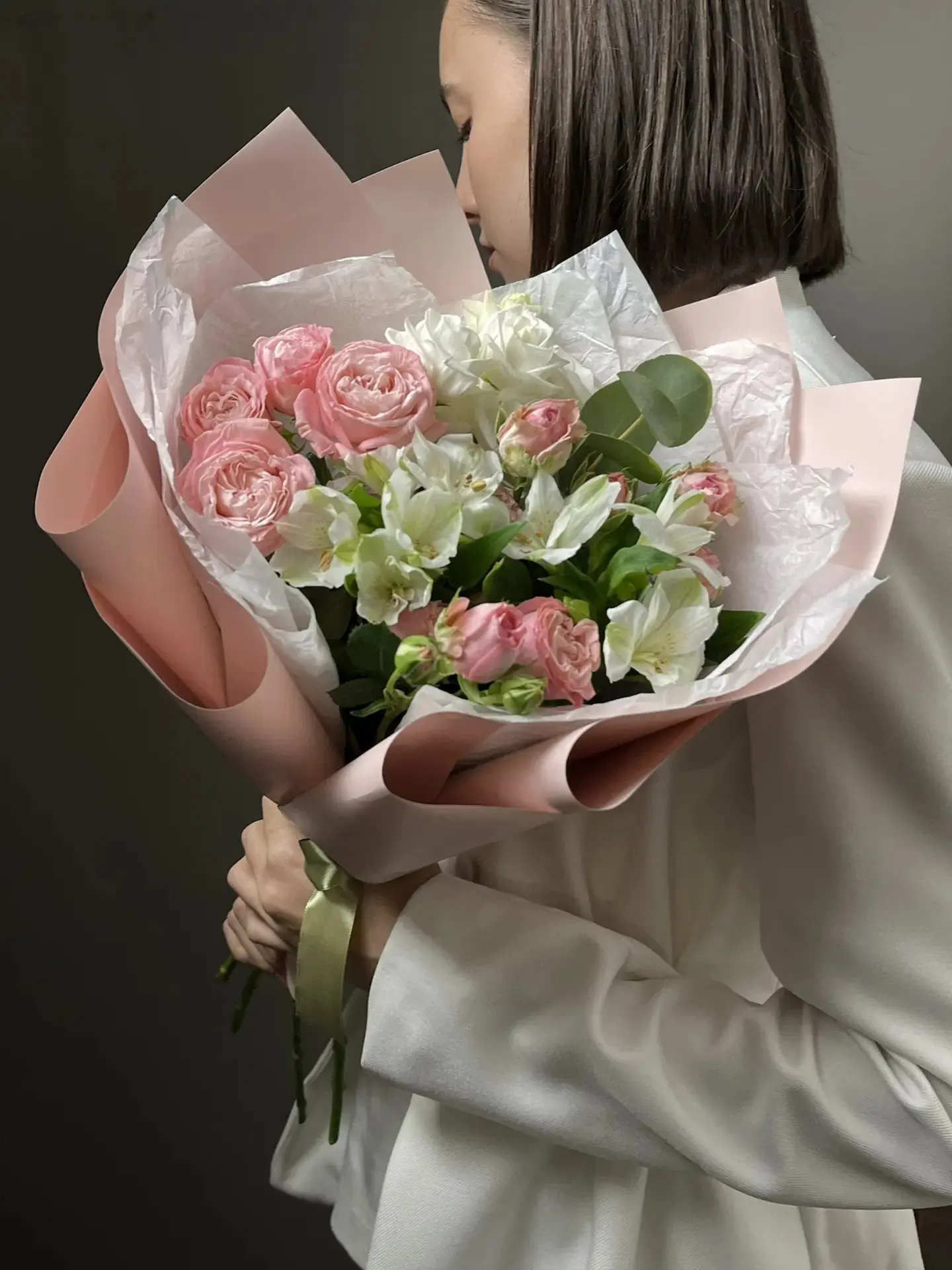 Нежность - это россыпь розовых бутонов и белых, как облака, лепестков🌸 Это утренний св...