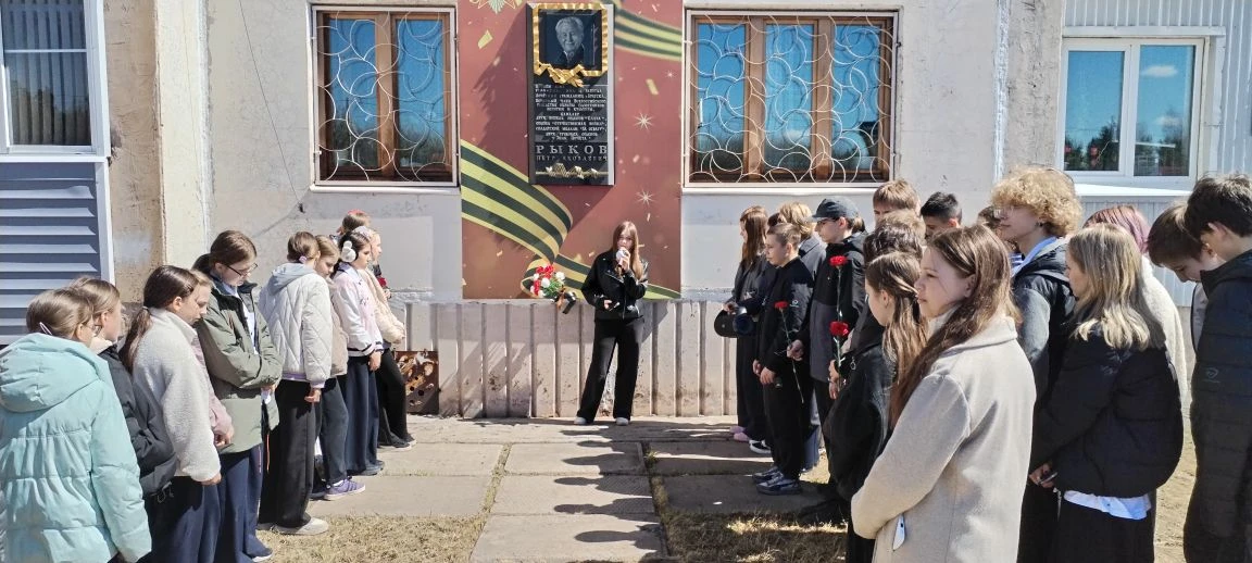 6 мая ученики 5Г и 8В классов нашей школы присоединились к патриотической акции «Память поколений», 