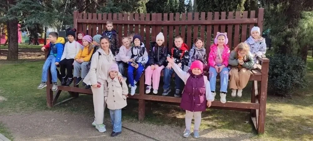 🚌 Учащиеся 1-Д и 1-Е классов в рамках весенней пришкольной площадки совершили увлекательное путешест