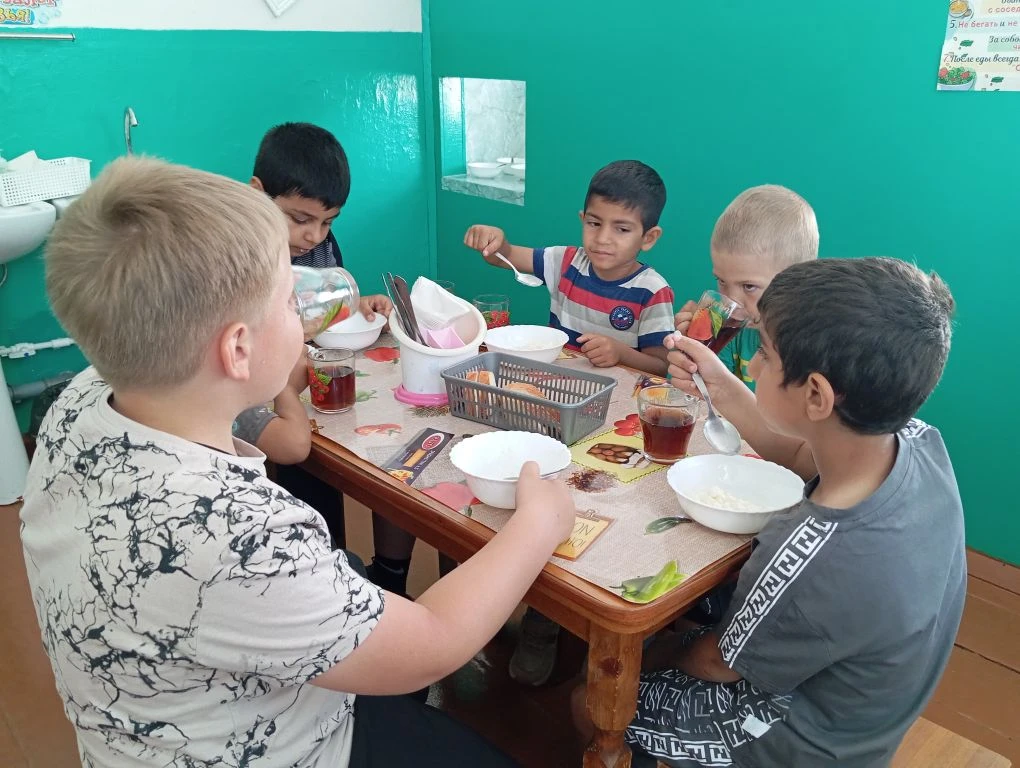 Очередной лагерный день  в ЛДП "Чайка" Комсомольского филиала18 июня начался традиционно: зарядка, и