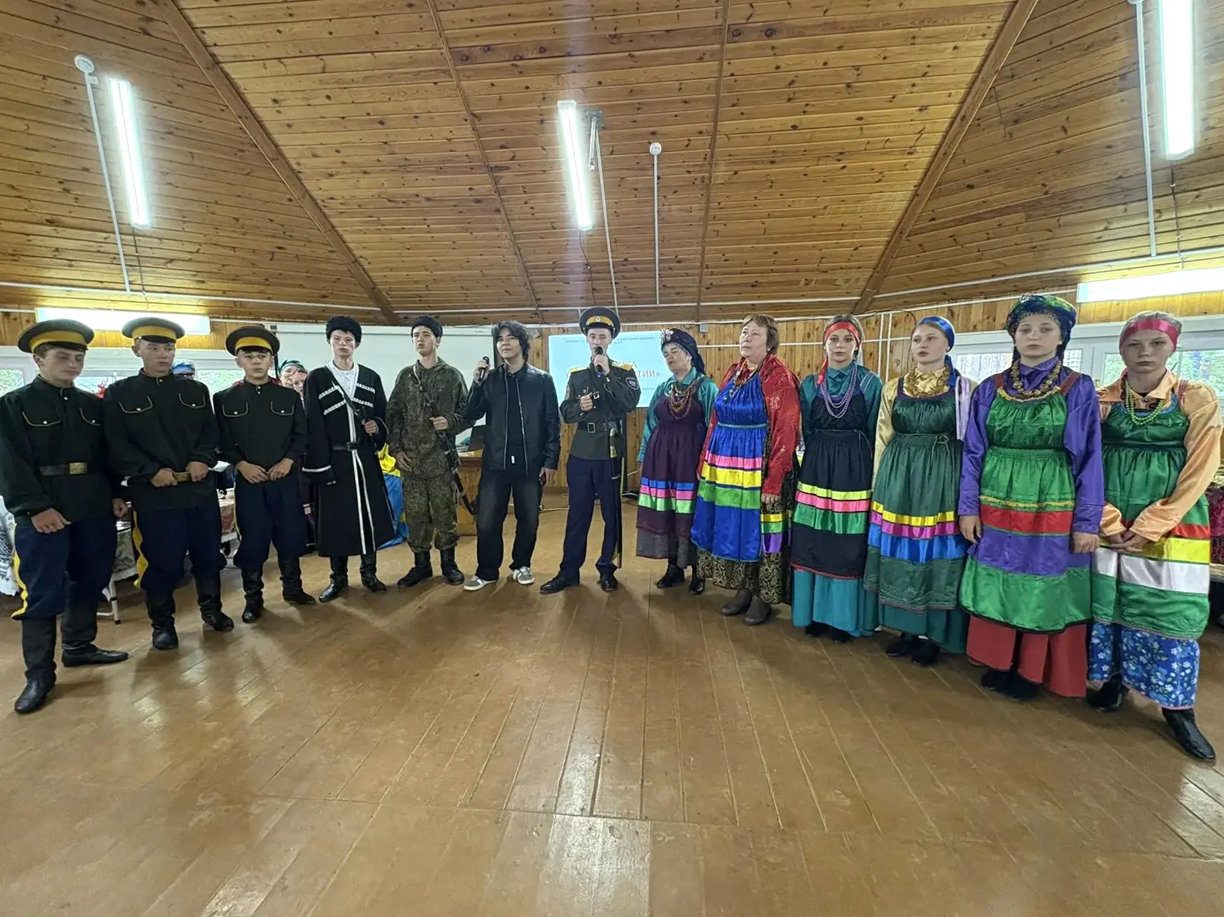Прямо сейчас на берегу Байкала проходит фестиваль «Мозаика народов Бурятии» по проекту ...