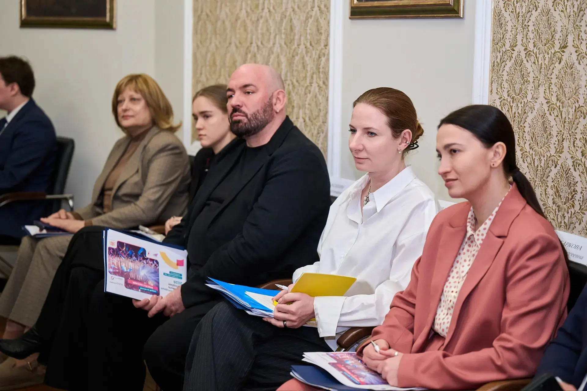 Провела первое заседание рабочей группы по организации культурной программы Международного фестиваля