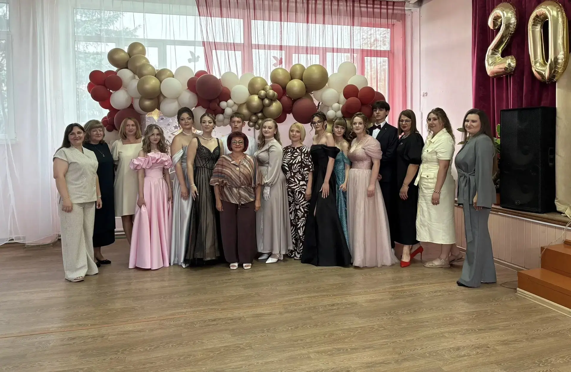 В добрый путь, выпускники! 🎓

День, который навсегда останется в наших сердцах. Волнительный момент