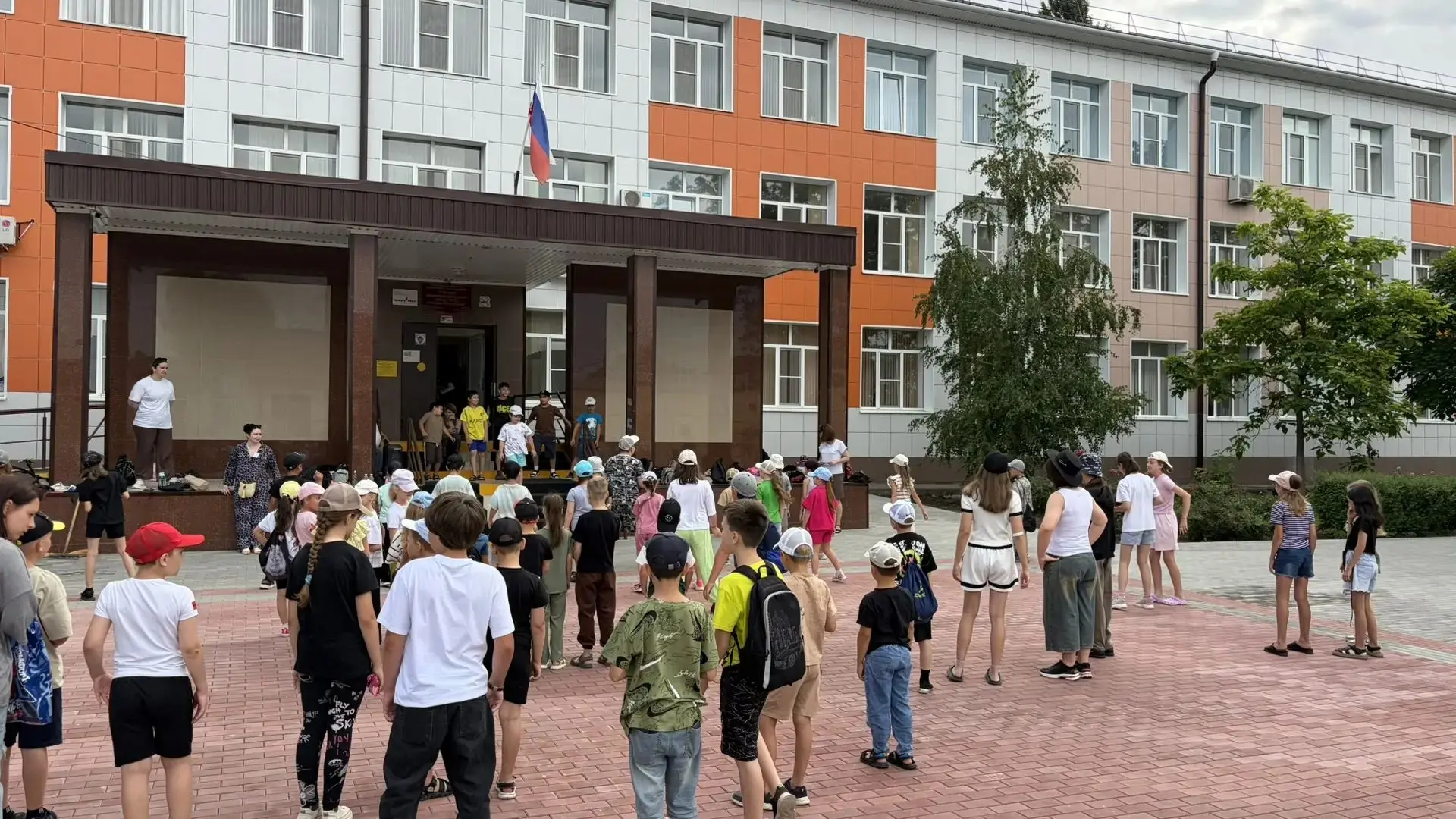 Девятый день в лагере «Весёлый улей» прошел под девизом активности и здоровья! 🐝

☀️ Утро началось 