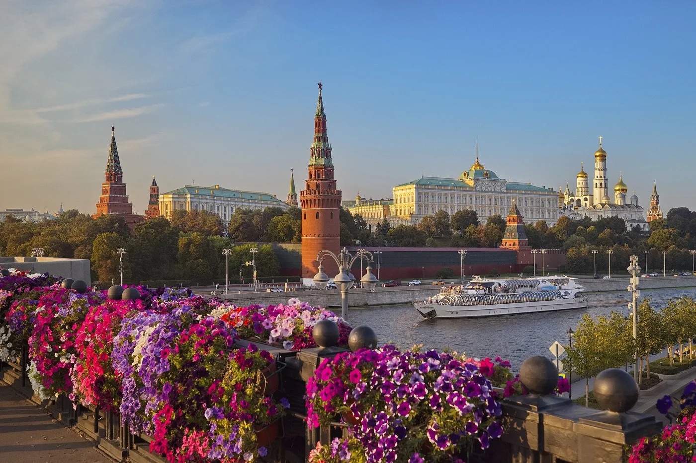 ☀️ Последний шанс погреться: на следующей неделе в Москве столбики термометров поднимут...