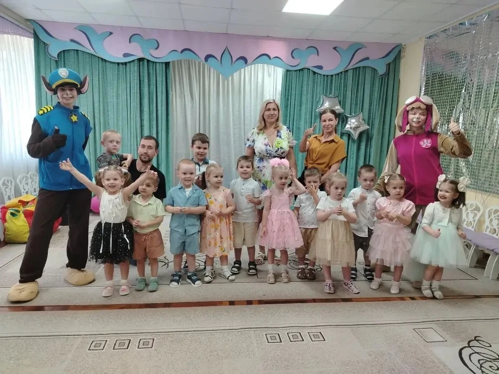 Вчера для наших малышей из 1-й ясельной группы был особенный день — их последний день в яслях. ✨

Эт