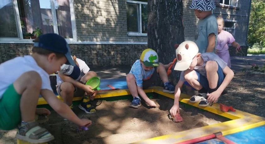 Лето – это маленькая жизнь, а в детском саду она становится ещё ярче! ☀️
Летняя программа старшей гр