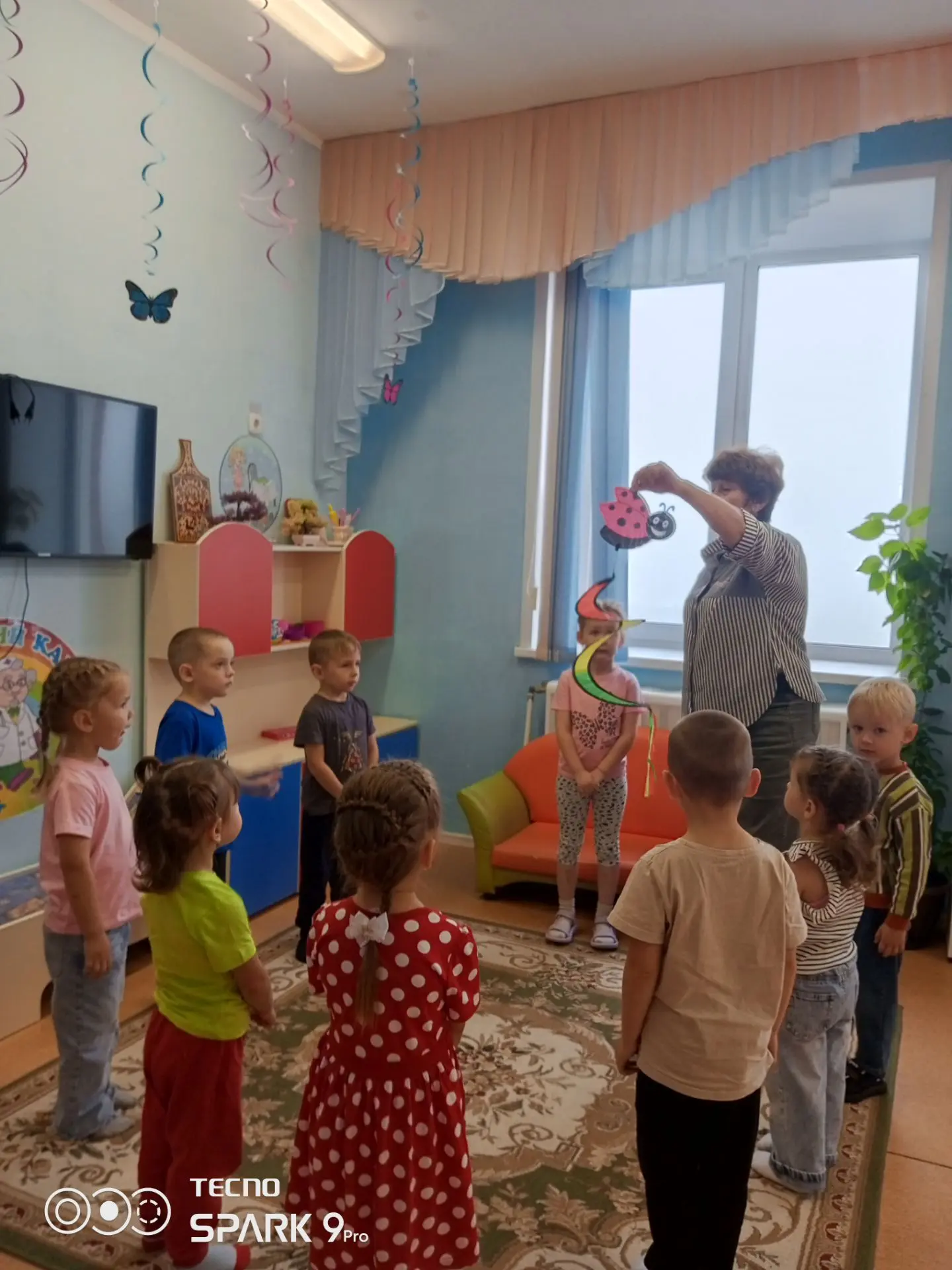 Сегодняшнее утро в средней группе началось с маленького чуда! К ребятам неожиданно «при...