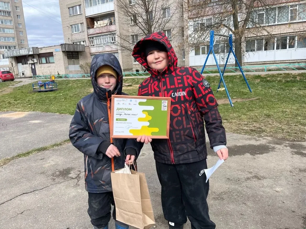 #Школа22 #ЧистыеИгры  ЧИСТЫЕ ИГРЫ В ВОЛОГДЕ: 21 ПЛОЩАДКА, ОДНА ЦЕЛЬ — ЧИСТЫЙ ГОРОД! 🌿  Сегодня весь 