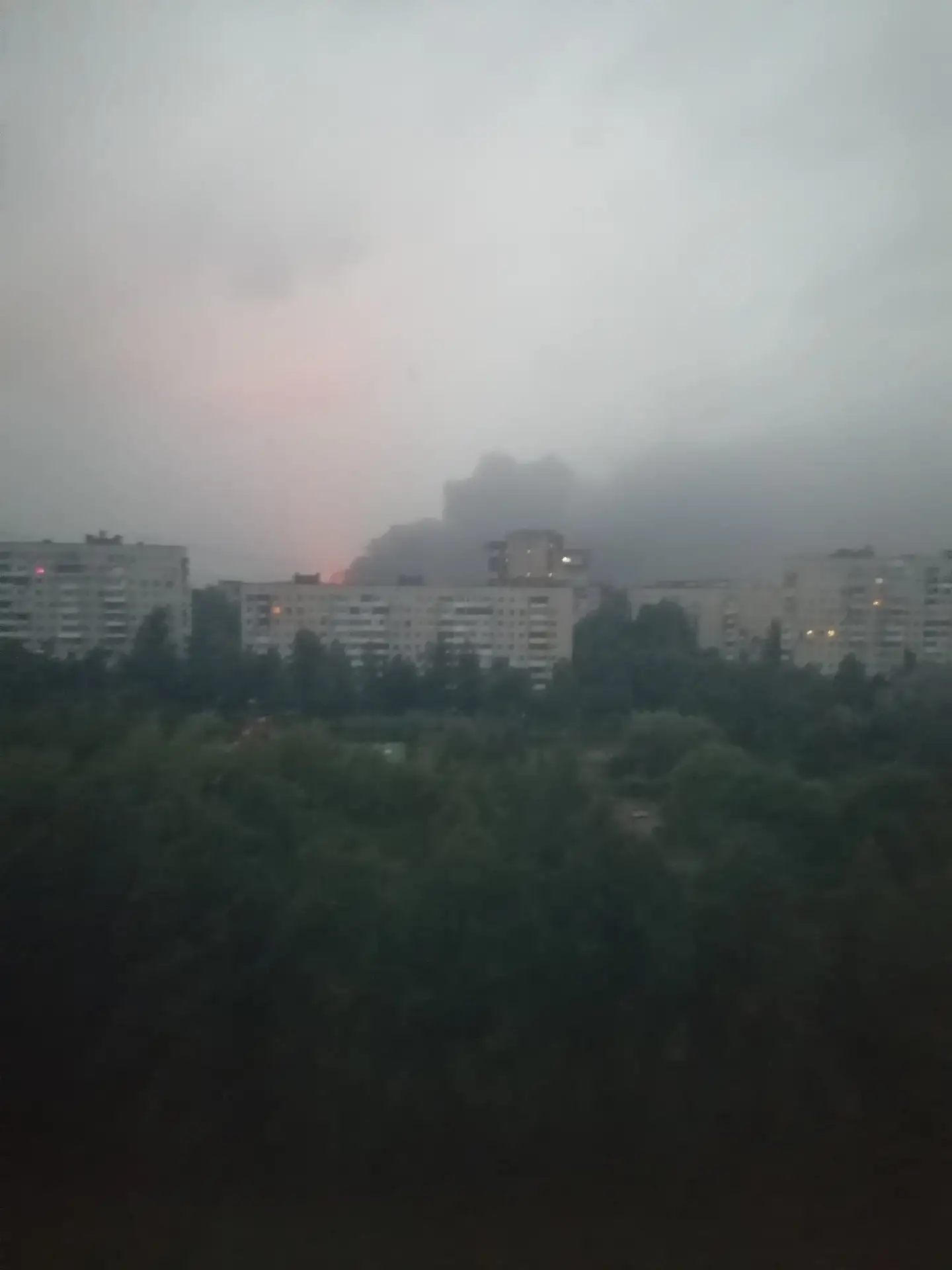 Крупный пожар на складе на Колпинском шоссе произошел этой ночью