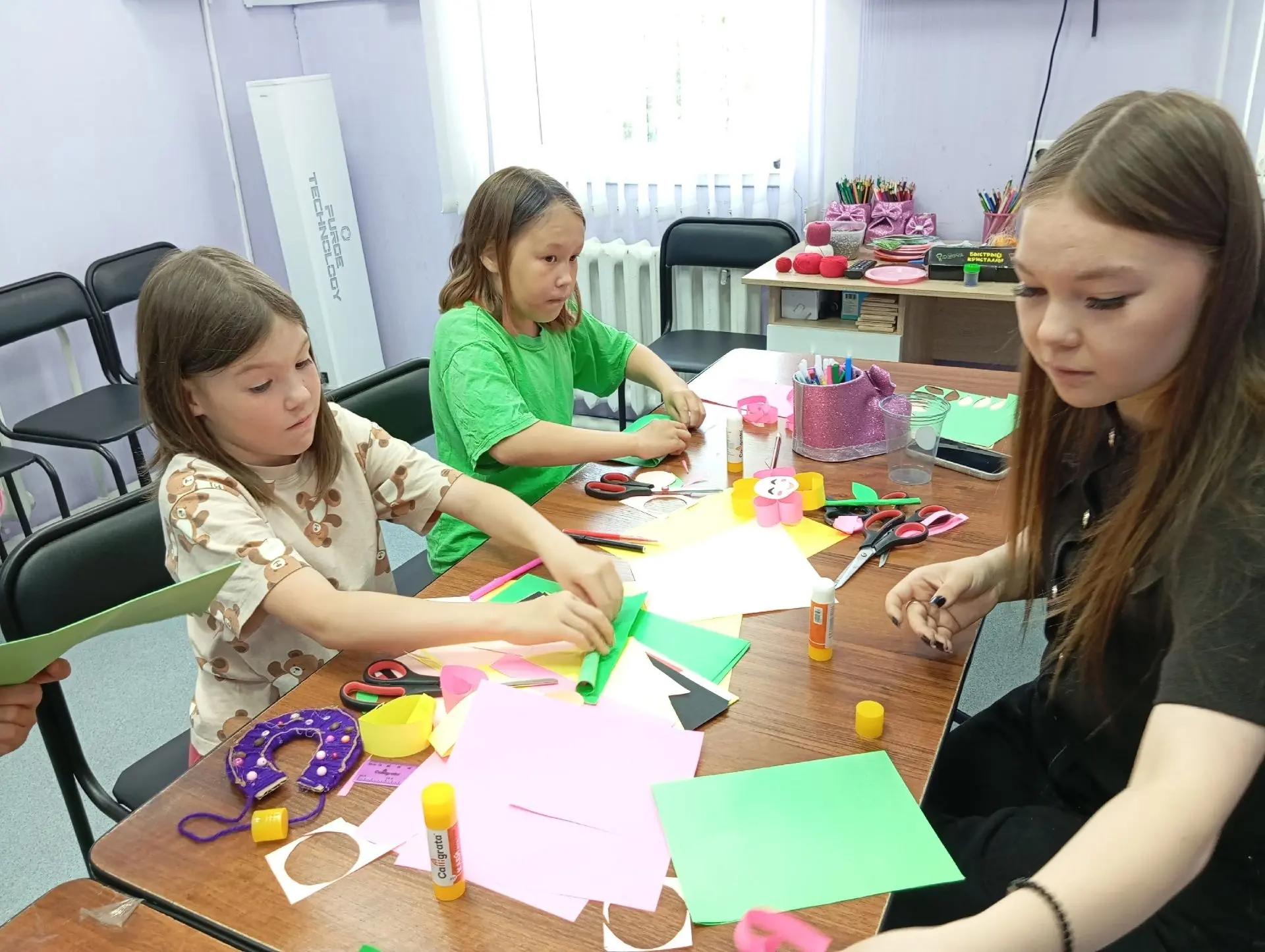 #Овгортскийкраеведческиймузей
#бумажныецветы 
#мастеркласс
Волшебство своими руками! ✨ В   стенах на