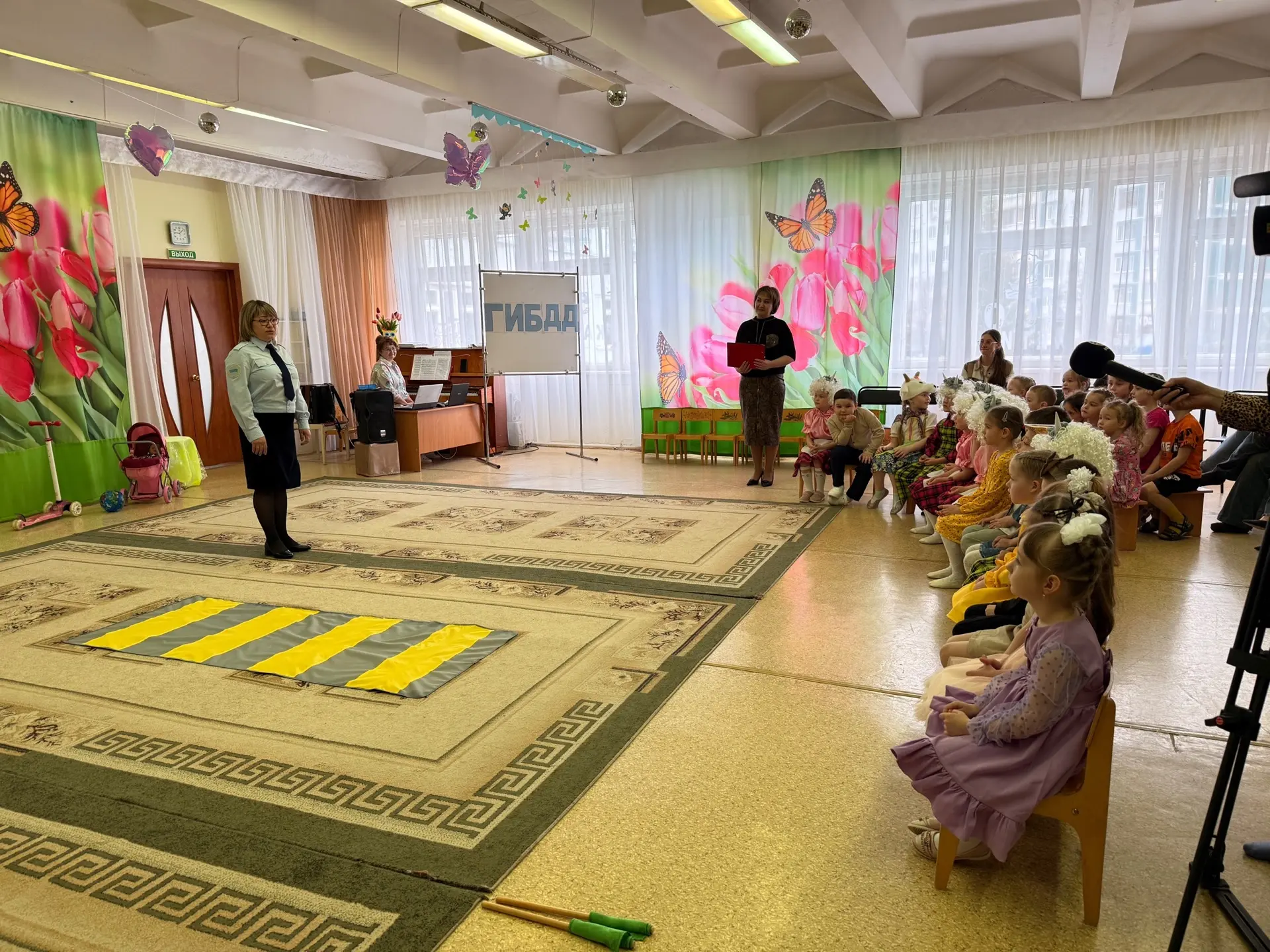 В детском саду №55 «Шалунишка» вопросу безопасности на улицах и дорогах города уделяетс...