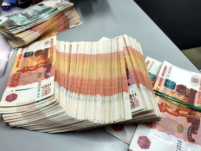 💵Бывшего замдиректора "Свердловэнерго" Алексея Бронских обвиняют в серии взяток на 700...