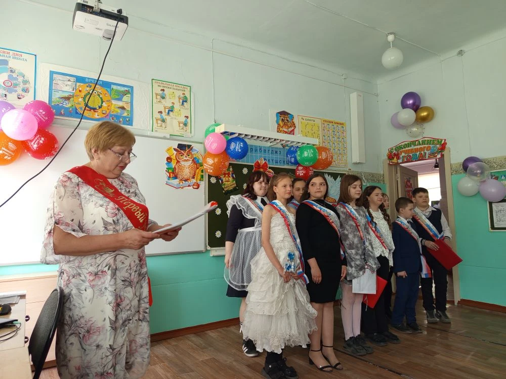 Вот и пролетел ещё один учебный год!Ученики 4 класса попрощались с начальной школой.Впе...