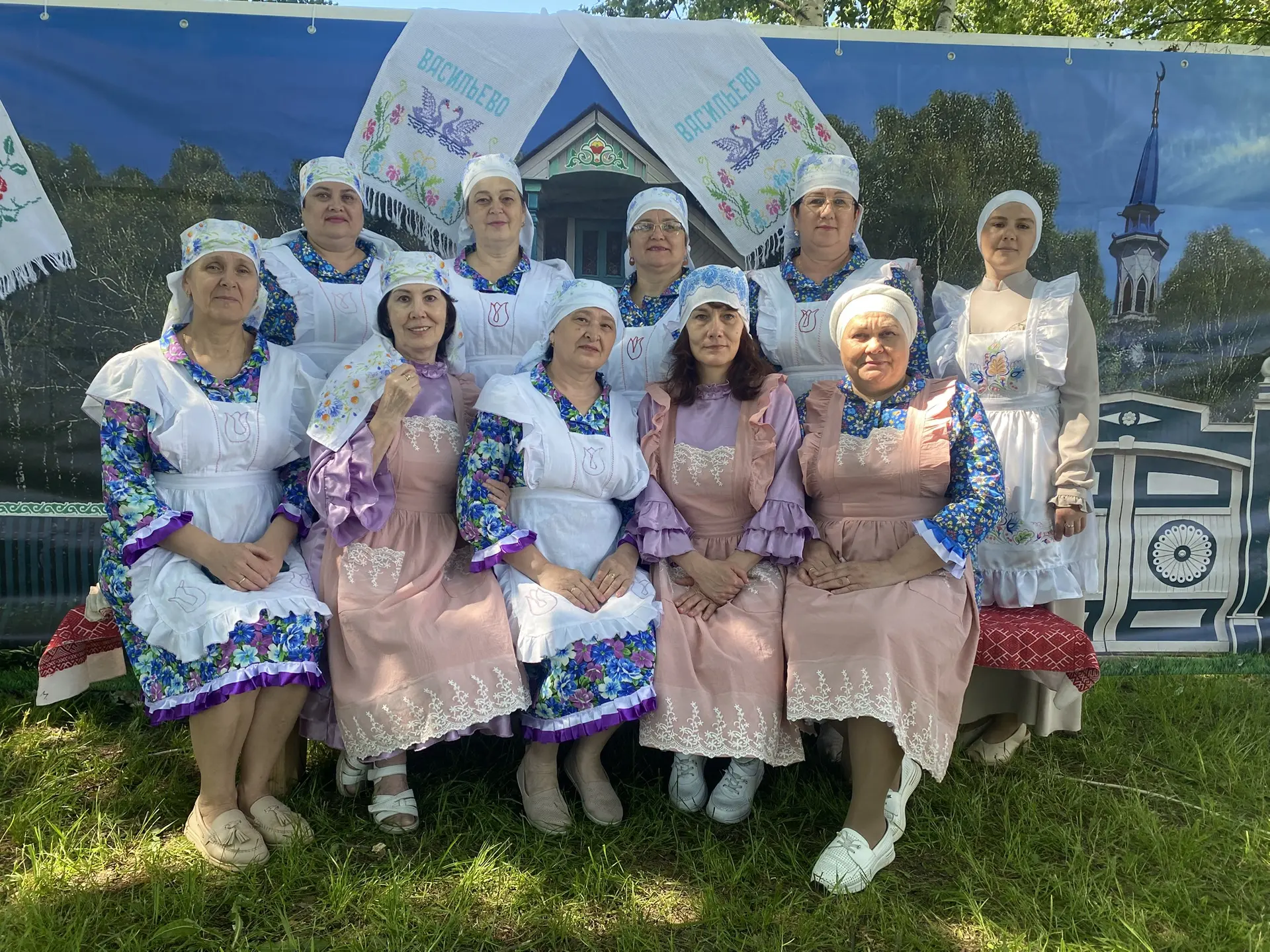 Друзья! 👋

 В Васильево — Сабантуй! 🎉🎊

Наши любимые учителя уже наготове: разучили самые зажигат