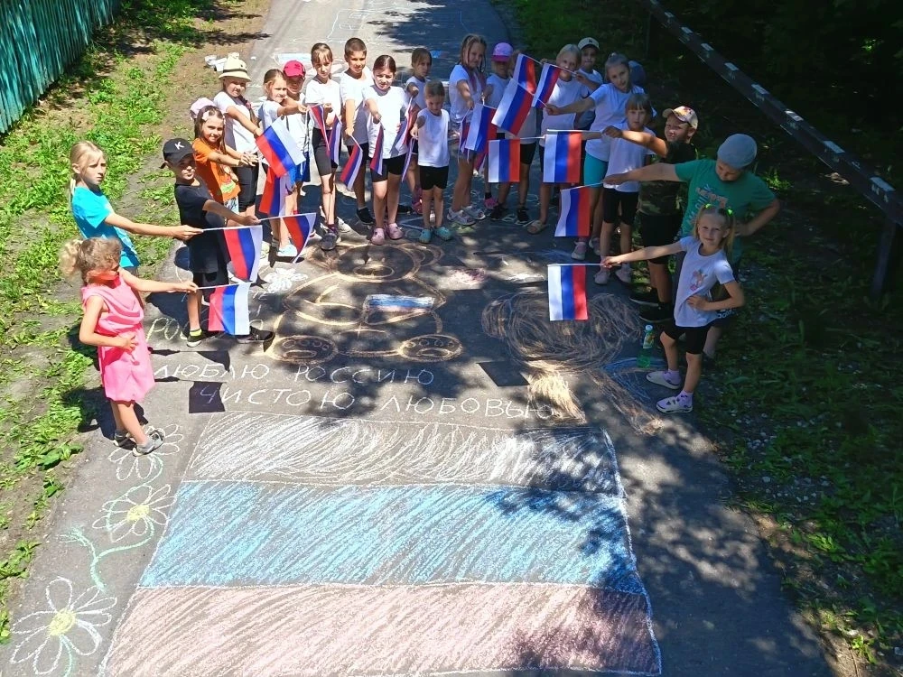Предпраздничный день в пришкольном лагере 🤍💙❤️

👉Вчера площадка нашего лагеря наполнилась атмосфе