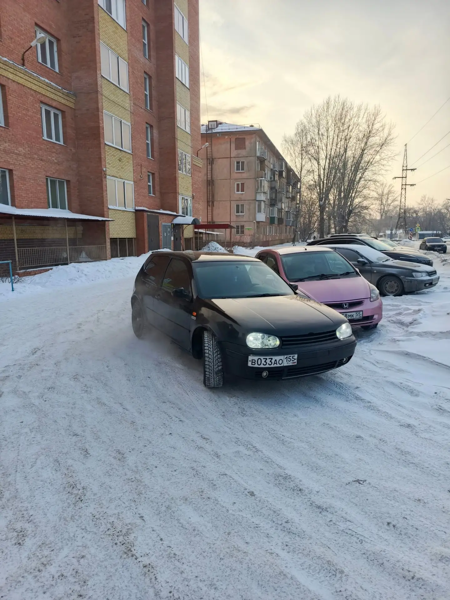 Без номеров и СТС акт об изъятии есть птс есть . Двигатель 1.6 akl курит залегли кольца...