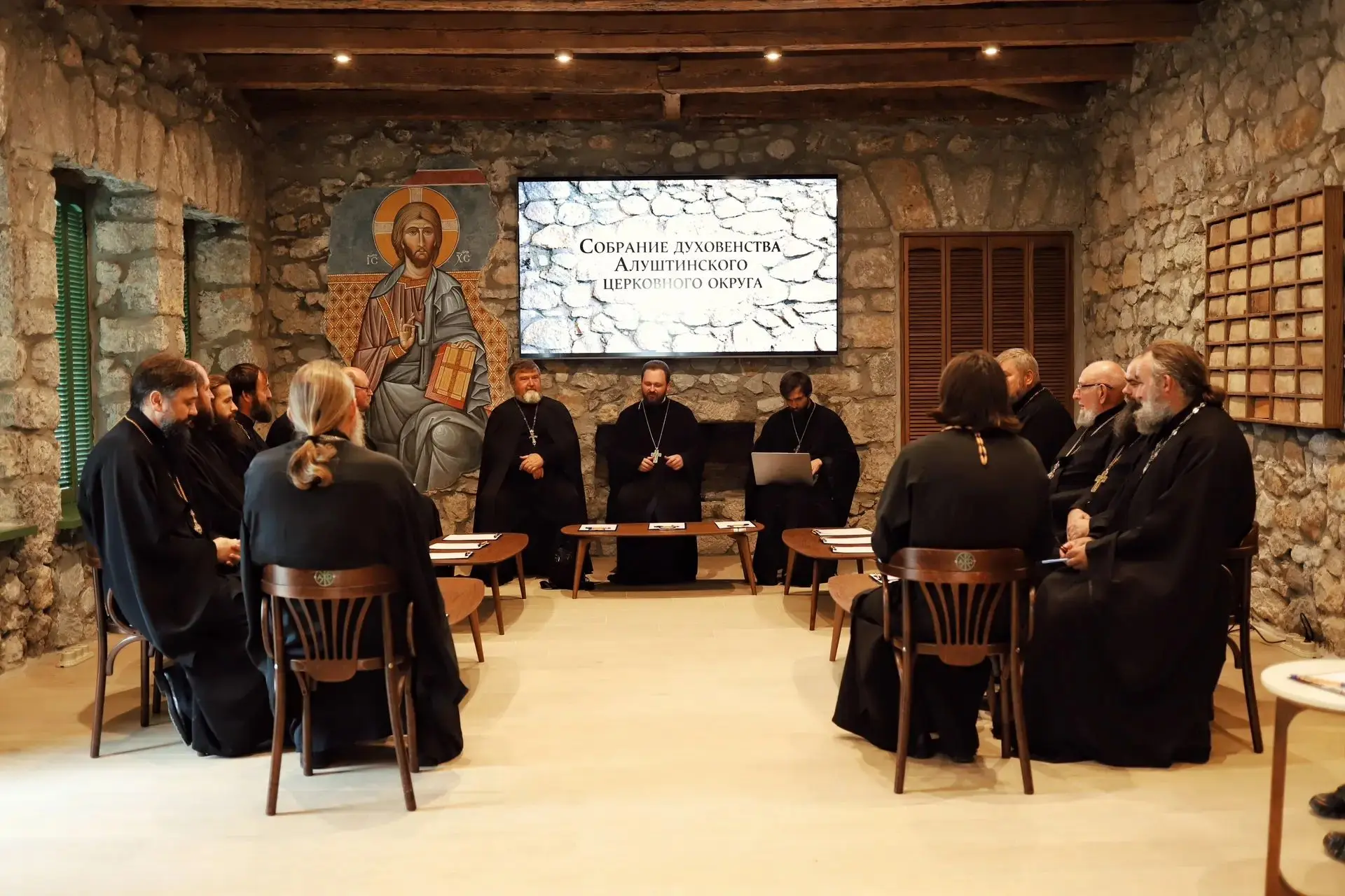 ⛪1 октября в Архиерейском подворье храма Всех Крымских святых г. Алушта прошло собрание...