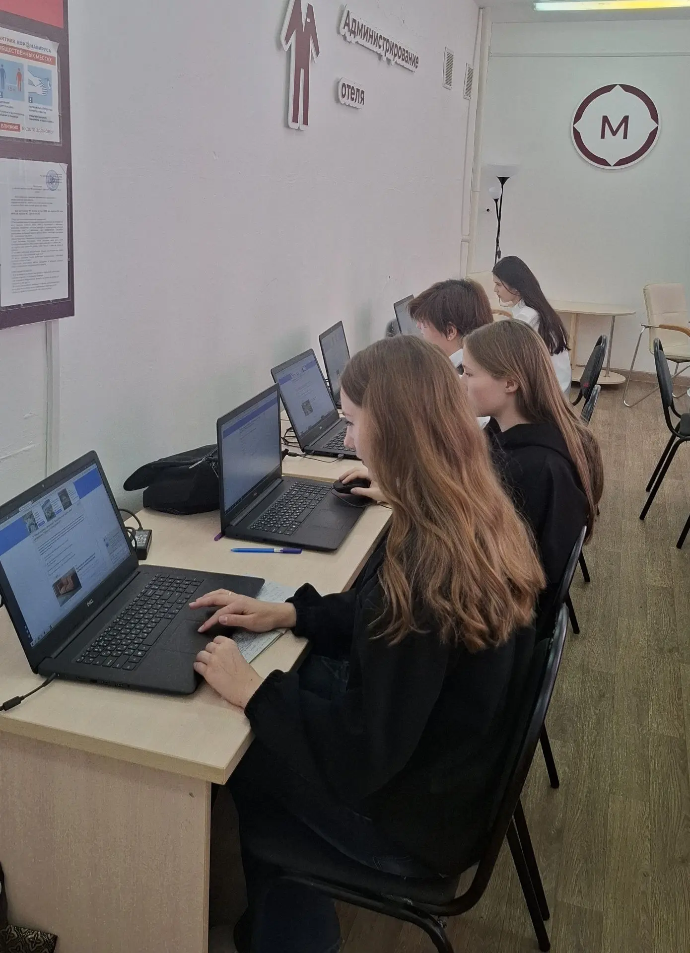Студенты "Профессионалитета" специальности «Туризм и гостеприимство» (Гостиничные услуги) группа 103