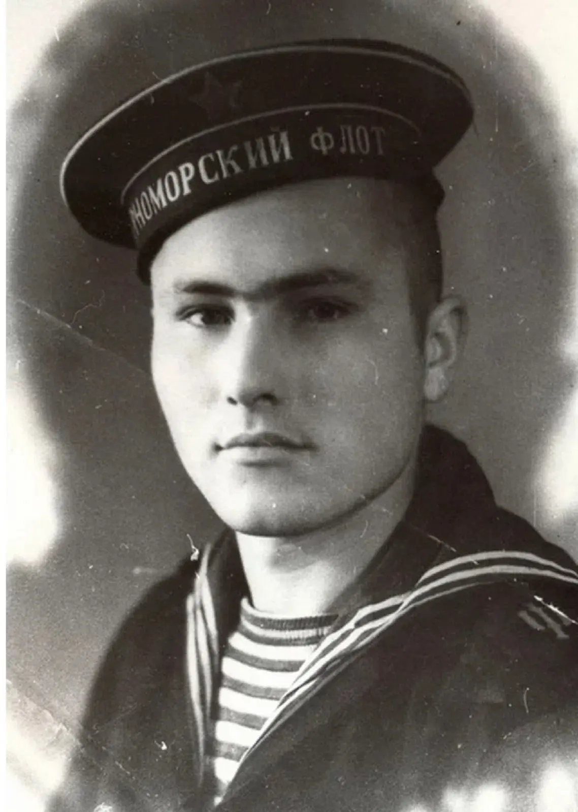 ГДЕ СЛУЖИЛ ВАСИЛИЙ ШУКШИН

На воинскую службу Василий Макарович был призван в 1949 году, когда ему б
